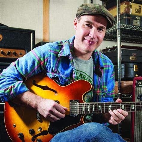 Justin Sandercoe has been imparting guitar wisdom to the masses since 2003. . Justin uitar